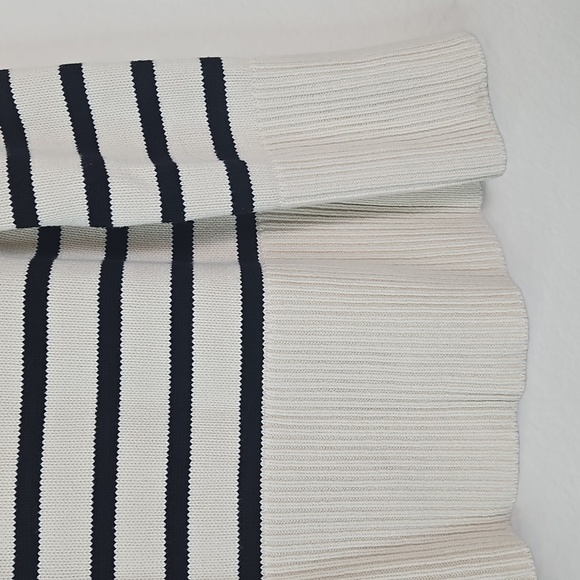 GAP Striped Black & Cream Knit Sweater XS - Picture 12 of 16